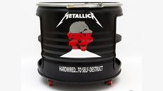 Un designer spaniol a lansat o masa de cafea inspirata de Metallica