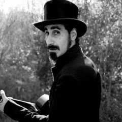 Serj Tankian: Artistul secolului 21 (Interviu video)