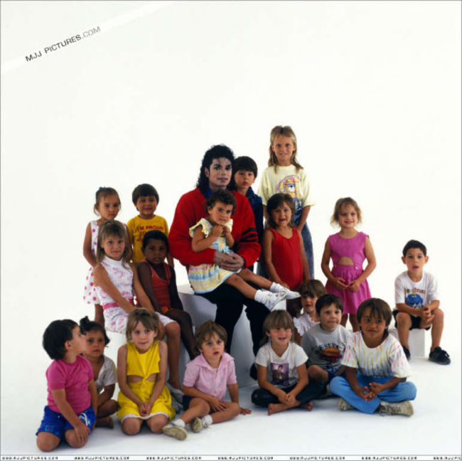 Poze Poze Michael Jackson - Michael and many,many children