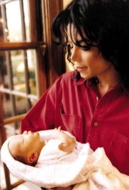Poze Poze Michael Jackson - Michael and his baby is so beautiful