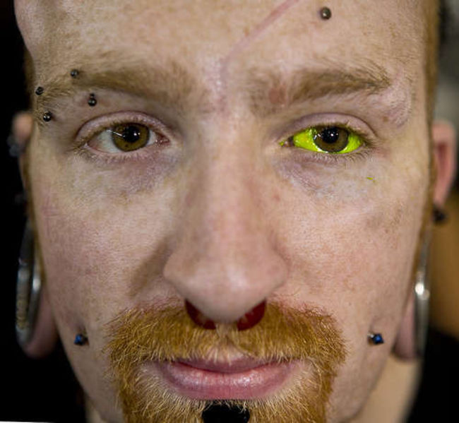 Poze Poze_MH - Face Piercing