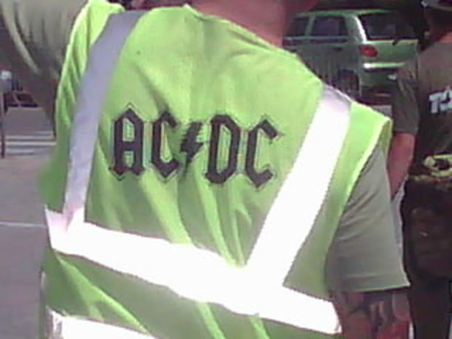 Poze Concert AC/DC in Romania la Bucuresti pe 16 mai 2010 (User Foto) - AC/DC din culise Bucuresti 16mai2010