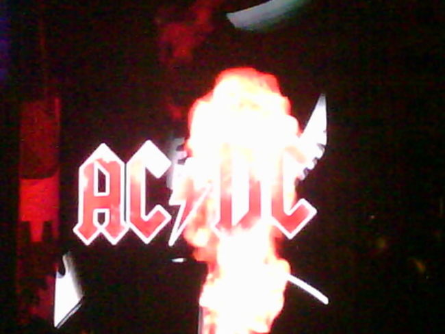 Poze Concert AC/DC in Romania la Bucuresti pe 16 mai 2010 (User Foto) - AC/DC din culise Bucuresti 14,15,16,17mai2010