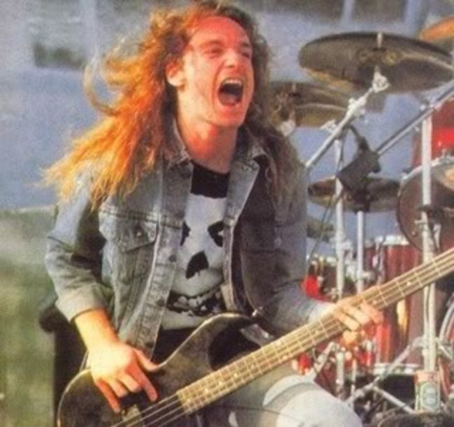 Poze Poze Metallica - Cliff Burton in concert
