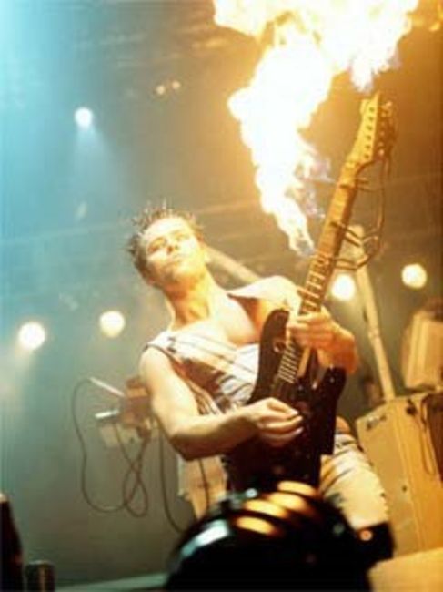 Poze Poze Rammstein - richie''s flaming guitar