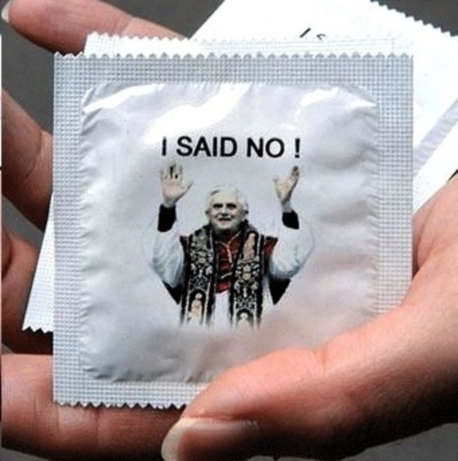 Poze Galerie foto PublicUrination - Pope-condoms