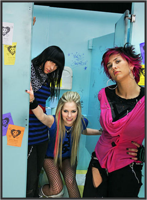 Poze Poze Avril Lavigne - Girl friend 2