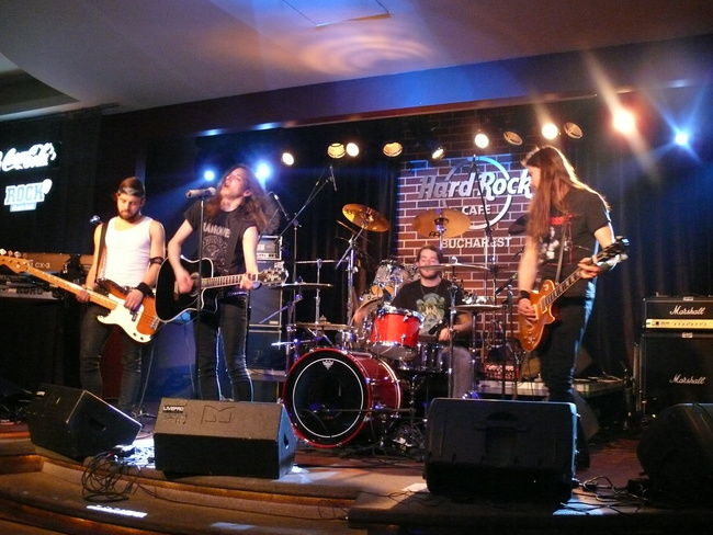 Poze Poze Concert Iron Butterfly in Hard Rock Cafe - Concert Iron Butterfly si Raygun Rebels