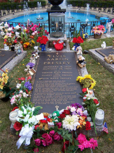 Poze Poze Elvis Presley - Mormantul lui Elvis Presley la Graceland