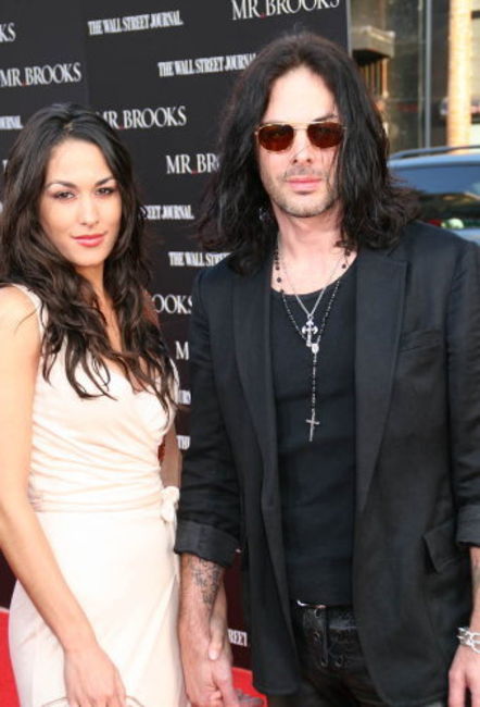 Poze Poze Richie Kotzen - Photo of Richie Kotzen and guest at the Hollywood Premiere of Mr Brooks presented by MGM.