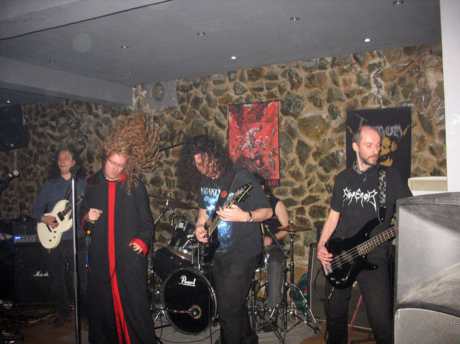 Poze Concert DINUMBRA si AXIAL LEAD in club Metalcave Consanta (User Foto) - Concert DinUmbra si Axial Lead in Metalcave Constanta 7 apr. 2012