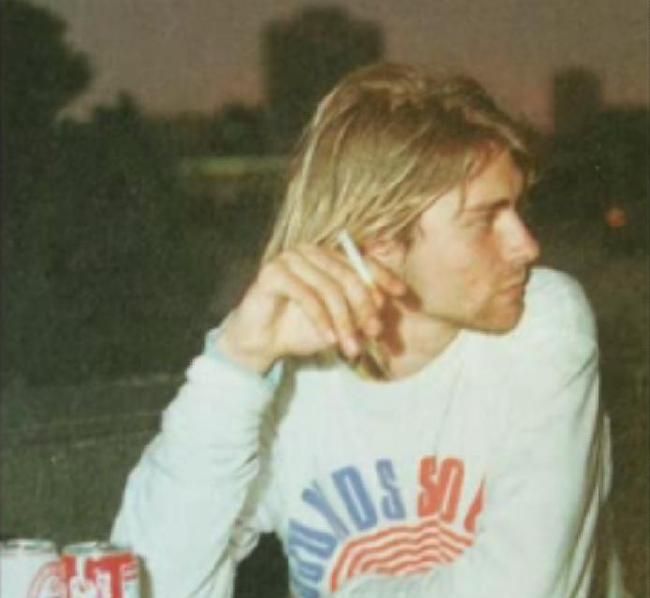 Poze Poze Kurt Cobain - Kurt smokin'