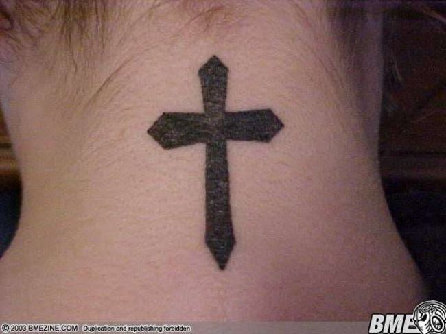 Poze Tatuaje. Modele de Tatuaje (foto) - Cruce pe gat - 1328530