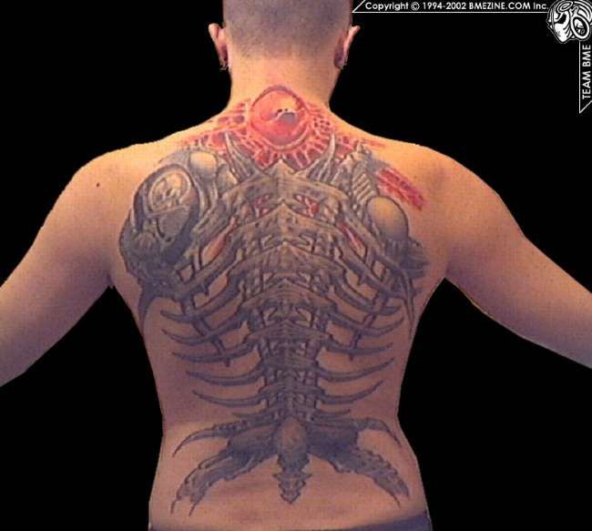 Poze Poze Tatuaje. Modele de Tatuaje (foto) - Schelet mare pe spate