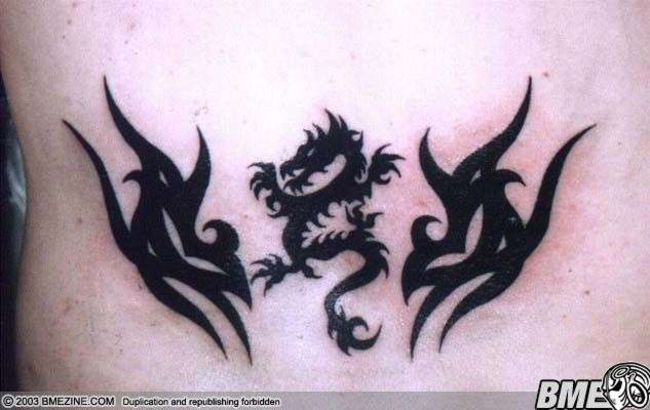 Poze Poze Tatuaje. Modele de Tatuaje (foto) - Tribal cu dragon pe spate