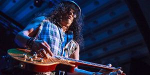 Slash, Kennedy si 'Conspiratorii' la Sala Palatului