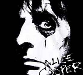 Alice Cooper semneaza cu Universal Records