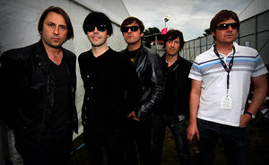 Charlatans lucreaza temporar cu bateristul Verve