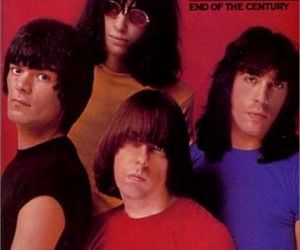 New Yorkezii fura semnul stradal in memoria lui Joey Ramone