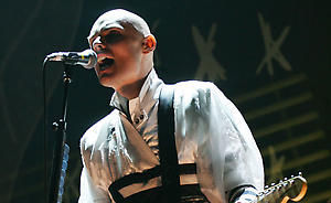 Billy Corgan canta o noua piesa Smashing Pumpkins (video)