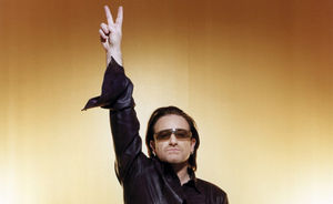Bono si Louis Vuitton se asociaza pentru o colectie cu tematica africana