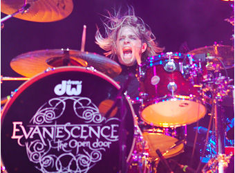 Evanescence: Noile piese suna extraordinar