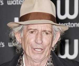Keith Richards (Rolling Stones) a lovit un jurnalist