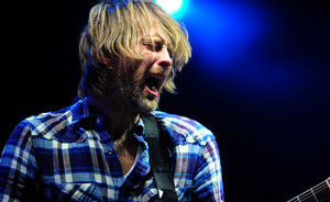 Thom Yorke roaga fanii Radiohead sa formeze o sculptura umana