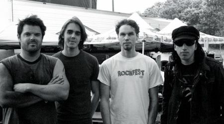 Chitaristul Korn inregistreaza alaturi de Deadly Apples (video)