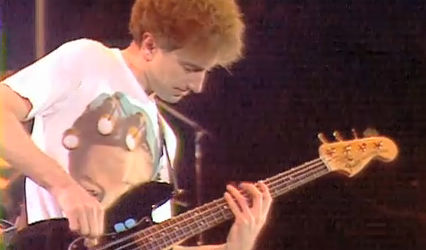 Queen joaca Rock Band 3 pe stadionul Wembley (video)