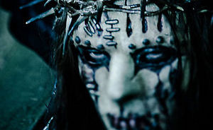 Joey Jordison a parasit nervos scena la un concert Murderdolls (video)