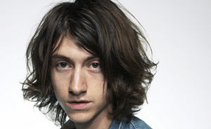 Solistul Arctic Monkeys lanseaza un album solo