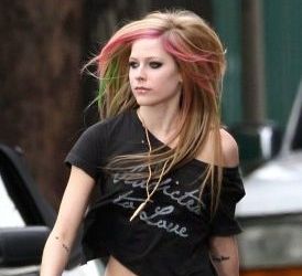 Avril Lavigne a aparut in Vanity Fair (foto)