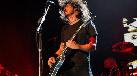 Foo Fighters au cantat Rope live la NME Awards (video)