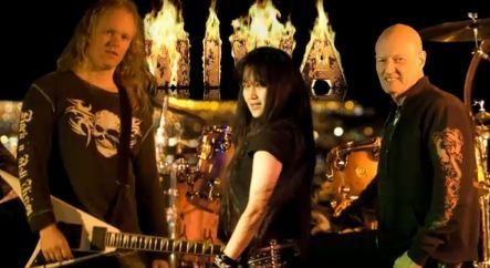 Fostii membri AC/DC si Yngwie Malmsteen apar pe debutul Miwa