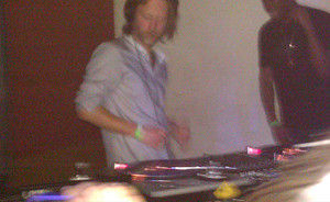 Thom Yorke face un DJ set surpriza intr-un club
