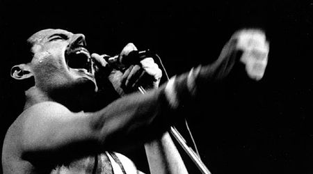 Se lanseaza trei piese inregistrate de Freddie Mercury impreuna cu Michael Jackson