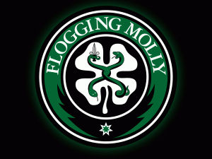 Flogging Molly au lansat un nou videoclip: Dont Shut Em Down