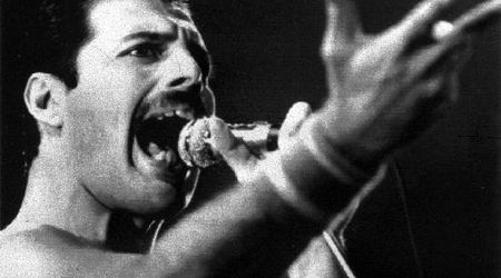 Freddie Mercury are o statuie de 5 metri in Liverpool
