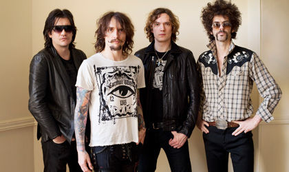 The Darkness au cantat piese noi in concert (video)