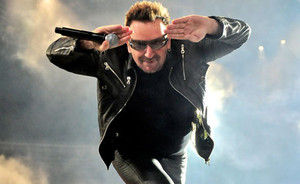 U2 au adus pe scena un fan orb pentru a canta All I Want Is You (video)