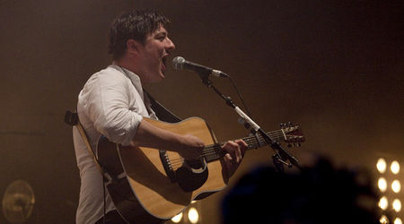 Mumford And Sons au cantat piese noi la Benicassim (video)