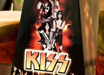 Kiss lanseaza pe piata o urna de cenusa