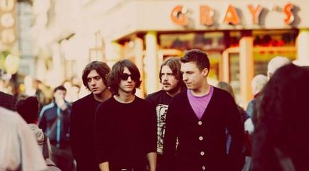 Tobosarul Arctic Monkeys vrea sa lanseze un album solo