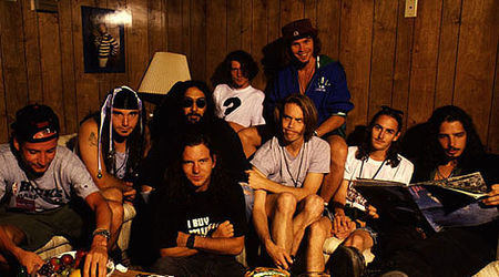 Temple Of The Dog s-au reunit la aniversarea Pearl Jam (video)