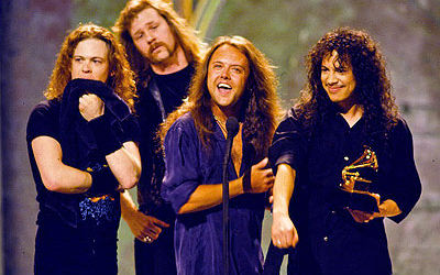 Lectii de tras cu pusca in CD-uri Megadeth plus interviu Metallica (video)