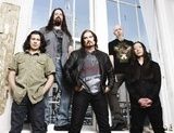 O vizita in lumea claparului Dream Theater (video)