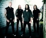 Chitaristul Machine Head a fost lovit cu un pantof in timpul concertuli din Belgia (video)