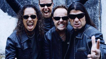 Metallica lanseaza o alta piesa noua, Just A Bullet Away (audio)
