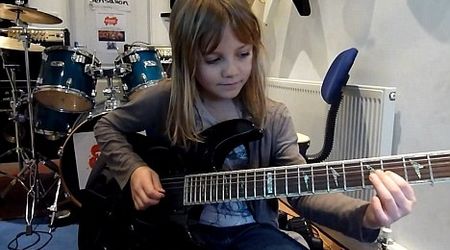 Un nou copil fenomen in scena metal (video)